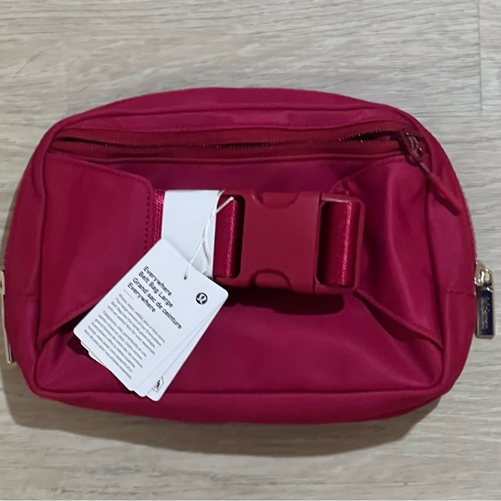 NWT Lululemon 2L Crossbody Belt Bag Rumble Berry Gold Hardware - Picture 6 of 8